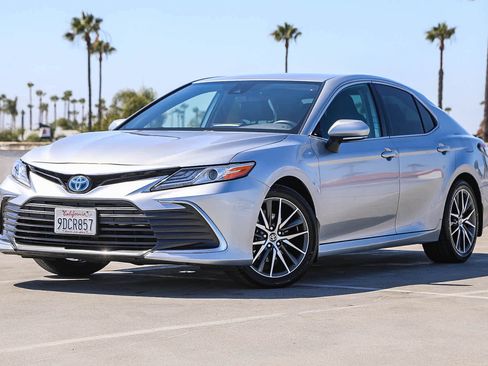 Certified 2023 Toyota Camry XLE FWD image 1