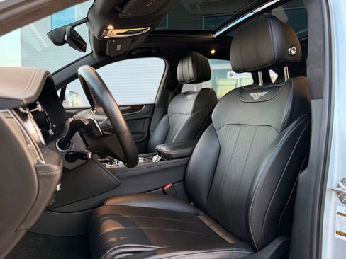 Used 2019 Bentley Bentayga AWD/4WD image 17