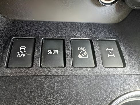 Used 2014 Toyota Highlander Limited w/ Driver Technology Package AWD/4WD image 25