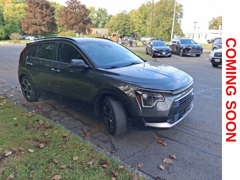 Used 2023 Kia Niro EX Touring FWD image 4