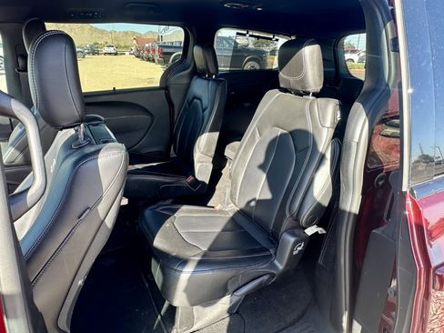 Used 2023 Chrysler Pacifica Touring-L w/ Uconnect Theater Family Group FWD image 14