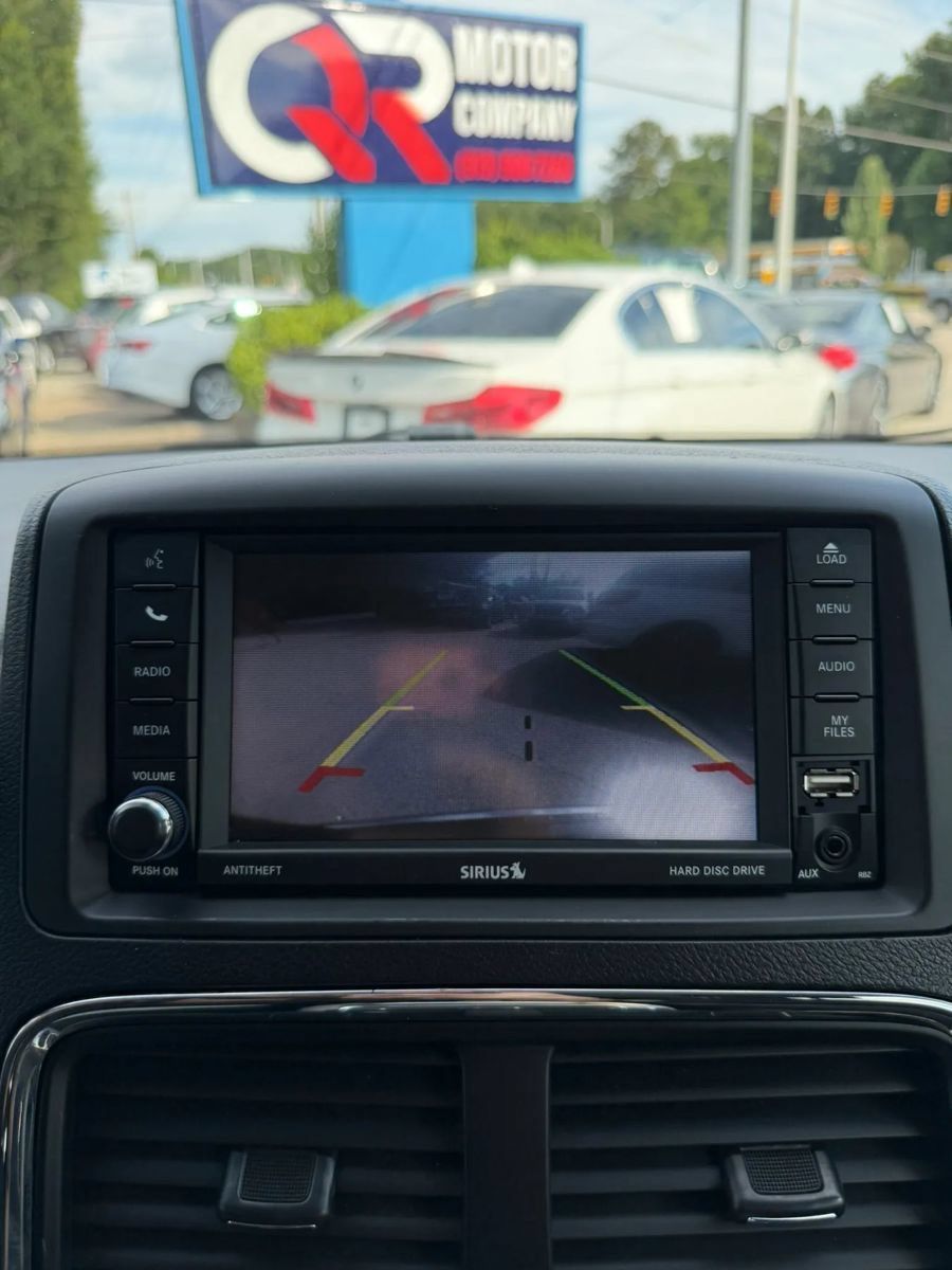 Used 2013 Dodge Grand Caravan SXT w/ UConnect Hands-Free Group FWD image 25