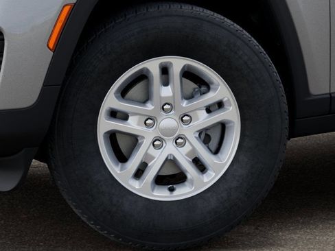 New 2025 Jeep Grand Cherokee Laredo RWD image 8
