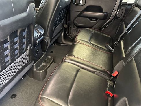 Used 2022 Jeep Wrangler Unlimited Rubicon w/ LED Lighting Group AWD/4WD image 12