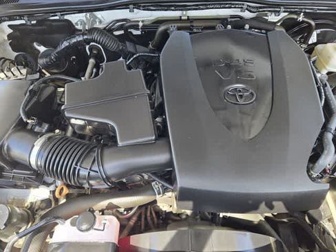 Used 2022 Toyota Tacoma SR5 RWD image 9