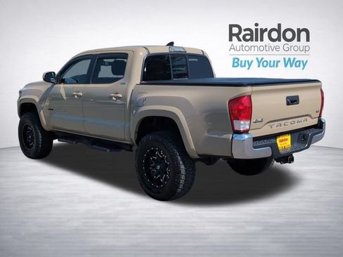 Used 2017 Toyota Tacoma SR5 w/ Tow Package AWD/4WD image 5