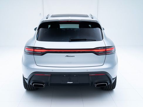 Certified 2026 Porsche Macan AWD/4WD image 10
