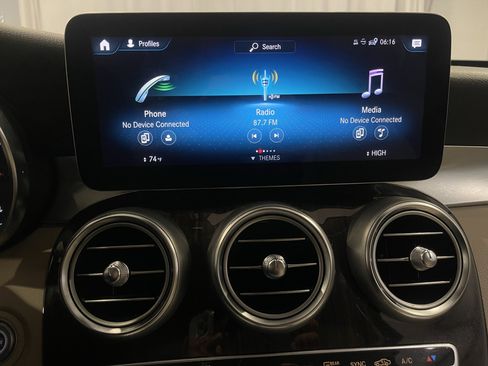 Used 2022 Mercedes-Benz GLC 300 4MATIC image 25