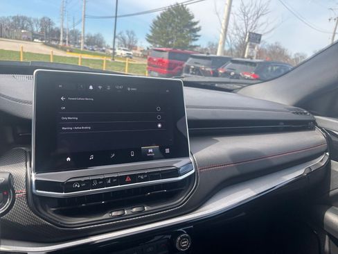 Used 2025 Jeep Compass Trailhawk image 33