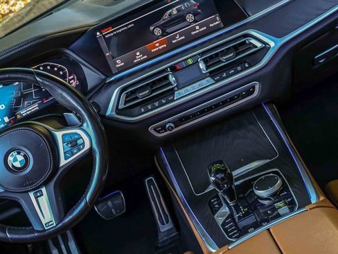Used 2022 BMW X7 xDrive40i w/ M Sport Package image 19