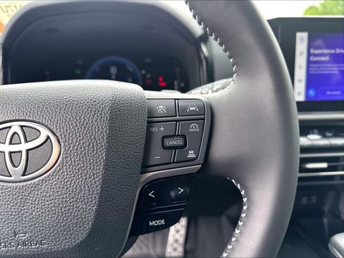 Used 2025 Toyota Camry SE w/ Convenience Package FWD image 22