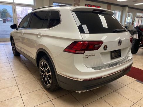 Used 2021 Volkswagen Tiguan SE w/ Panoramic Sunroof Package image 5