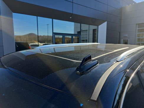 Used 2021 GMC Yukon Denali w/ Denali Premium Package image 13