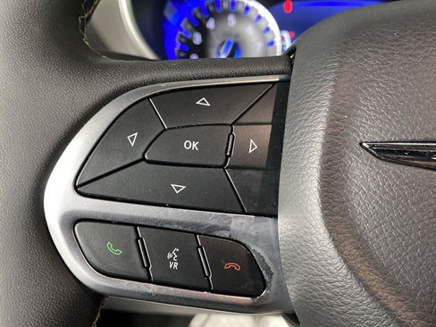 Used 2025 Chrysler Pacifica Select FWD image 17