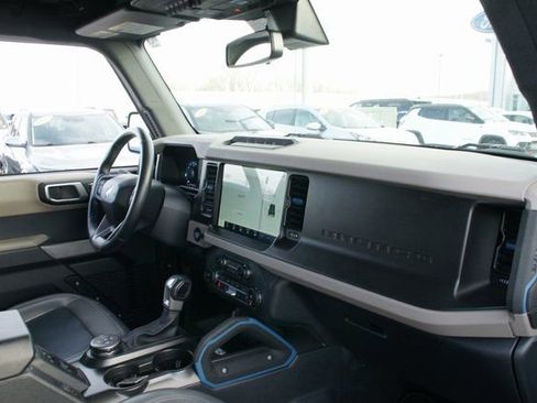 Used 2023 Ford Bronco Wildtrak image 39