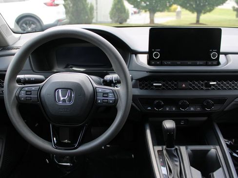 Used 2023 Honda Accord EX image 16