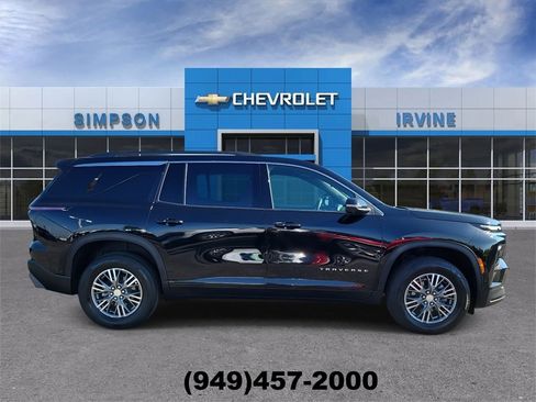 Used 2025 Chevrolet Traverse LT w/ Enhanced Driving Package image 9
