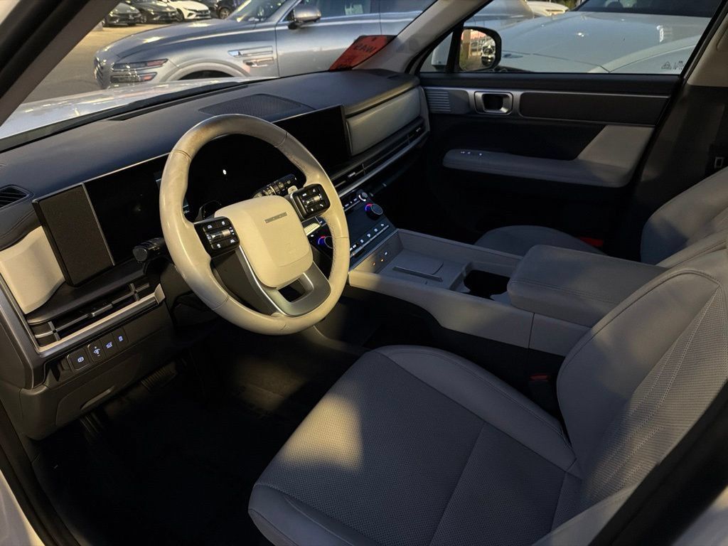 Used 2025 Hyundai Santa Fe SEL AWD/4WD image 9