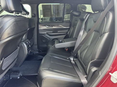 Used 2025 Jeep Grand Cherokee Limited w/ Black Appearance Package RWD image 30