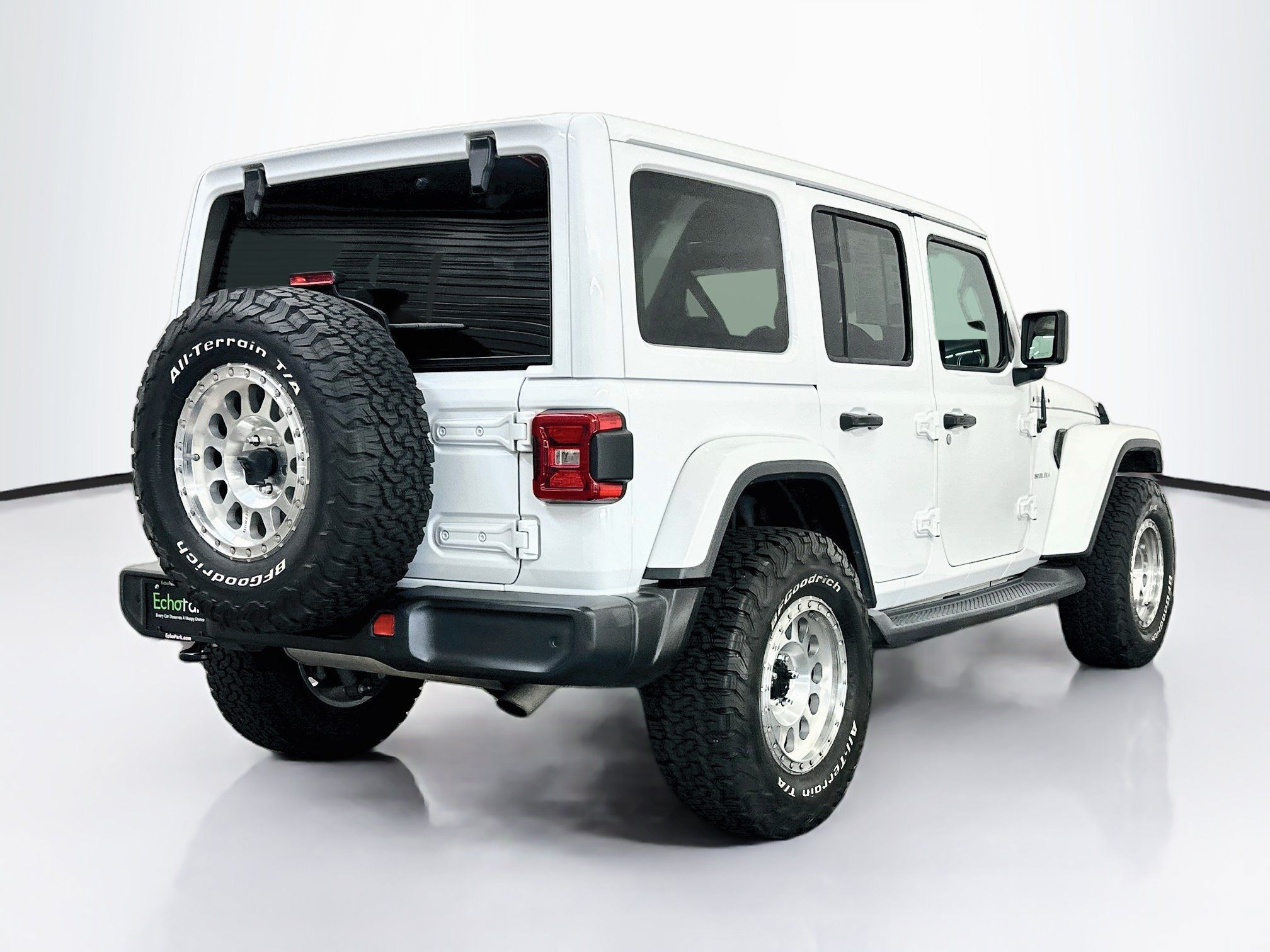 Used 2018 Jeep Wrangler Unlimited Sahara AWD/4WD image 9