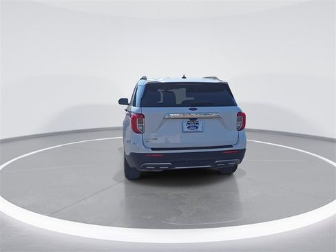 Used 2021 Ford Explorer XLT w/ Equipment Group 202A image 6