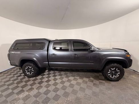 Used 2022 Toyota Tacoma TRD Off-Road AWD/4WD image 4