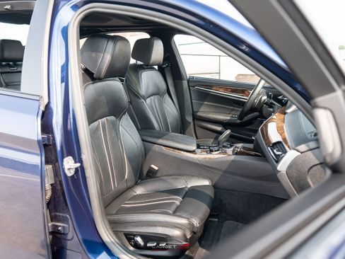 Used 2019 BMW M550i xDrive AWD/4WD image 16