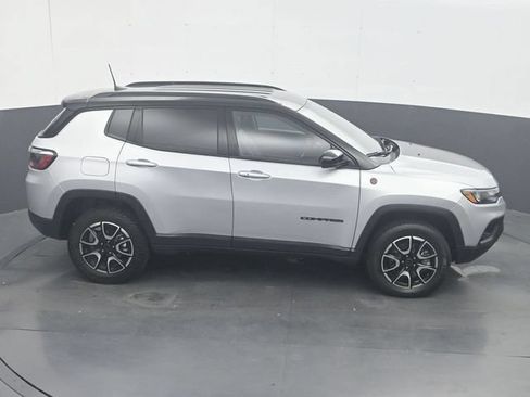 Used 2025 Jeep Compass Trailhawk AWD/4WD image 26