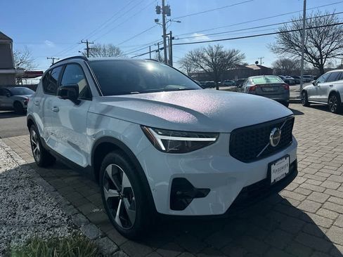 Used 2026 Volvo XC40 B5 Plus AWD/4WD image 39