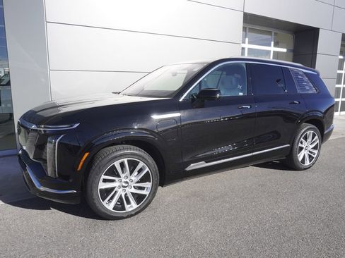 Used 2026 Cadillac Vistiq Luxury image 3