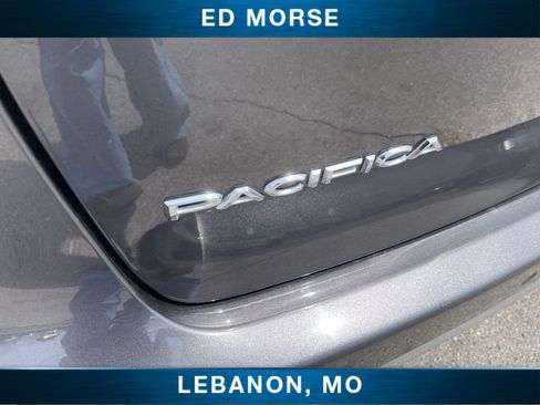 Used 2023 Chrysler Pacifica Touring-L FWD image 30