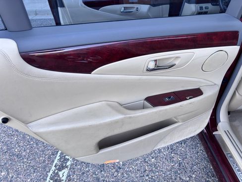 Used 2008 Lexus LS 460 L w/ Preferred Accessory Pkg RWD image 36