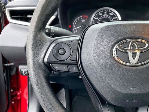 Used 2021 Toyota Corolla LE image 19