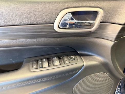 Used 2020 Jeep Grand Cherokee Altitude image 6