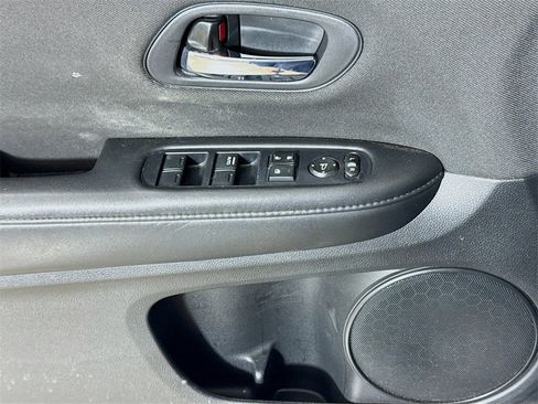 Used 2019 Honda HR-V LX image 15