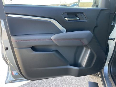 Used 2024 Chevrolet Colorado Z71 w/ Z71 Convenience Package 2 image 5