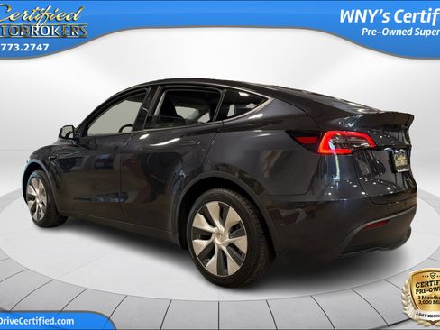 Used 2024 Tesla Model Y Long Range RWD image 9