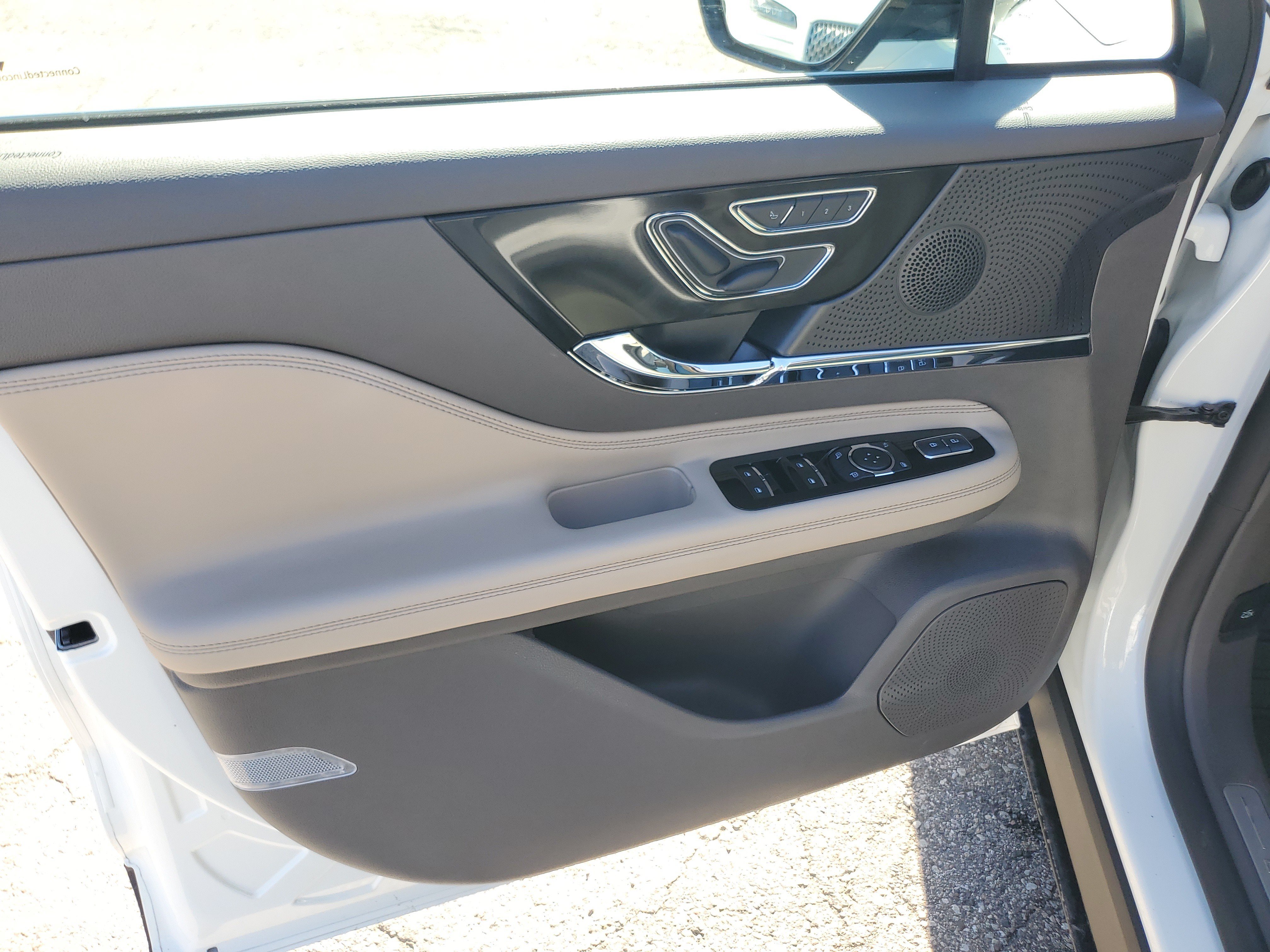 Certified 2024 Lincoln Corsair AWD w/ Equipment Group 101A image 10