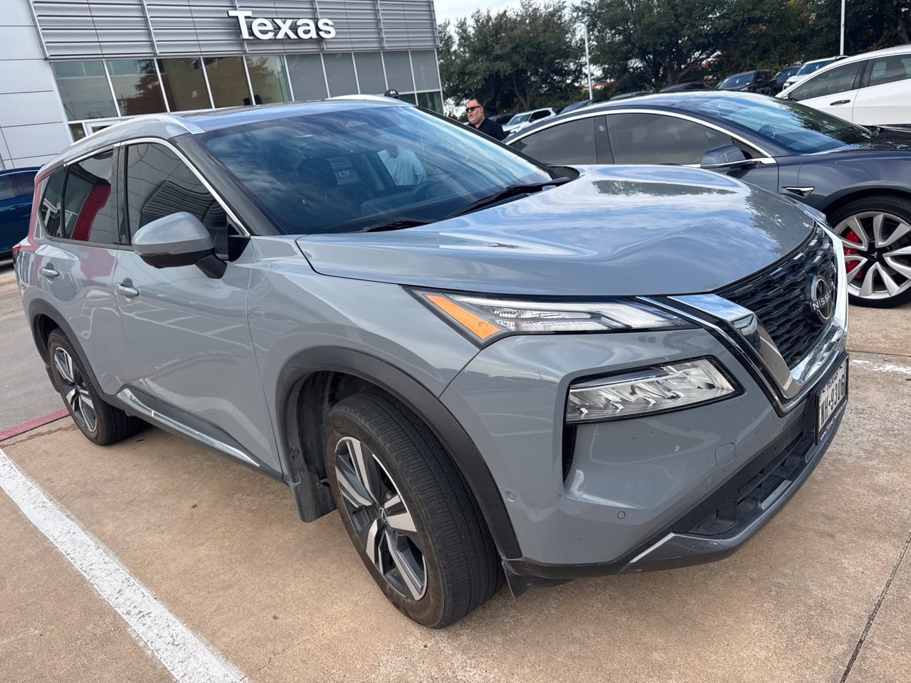 Used 2023 Nissan Rogue SL w/ SL Premium Package FWD image 2