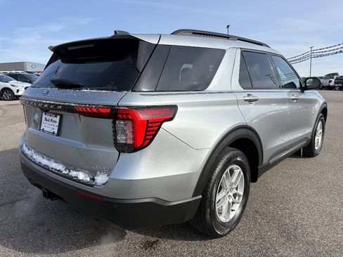 Used 2025 Ford Explorer Active image 5