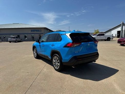 Used 2020 Toyota RAV4 XLE Premium AWD/4WD image 5
