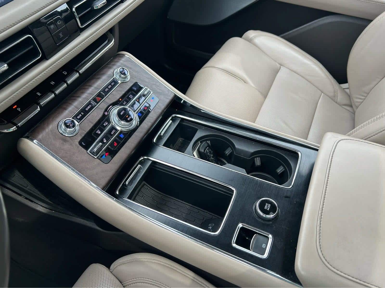 Used 2020 Lincoln Aviator Reserve w/ Equipment Group 202A AWD/4WD image 73
