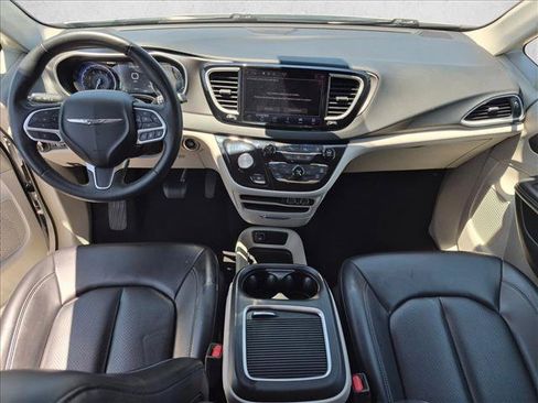 Used 2023 Chrysler Pacifica Touring-L FWD image 23