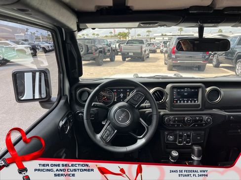 Used 2023 Jeep Gladiator Willys image 13