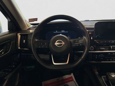 Used 2024 Nissan Pathfinder Platinum AWD/4WD image 13
