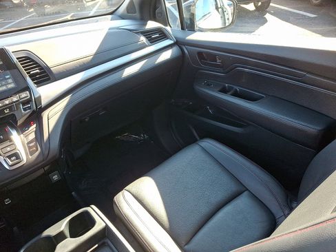 Used 2023 Honda Odyssey Sport image 12