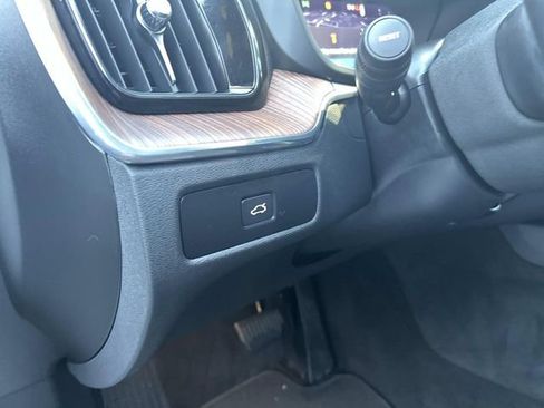 Used 2024 Volvo XC60 B5 Plus w/ Protection Package Premier image 22