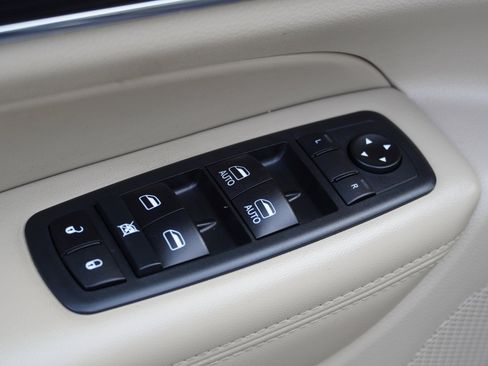 Used 2020 Jeep Grand Cherokee Limited image 17