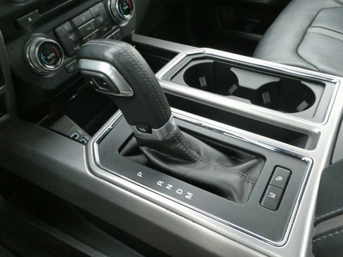 Used 2017 Ford F150 Platinum w/ Equipment Group 701A Luxury image 8