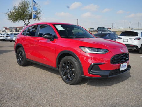 Used 2025 Honda HR-V Sport image 3